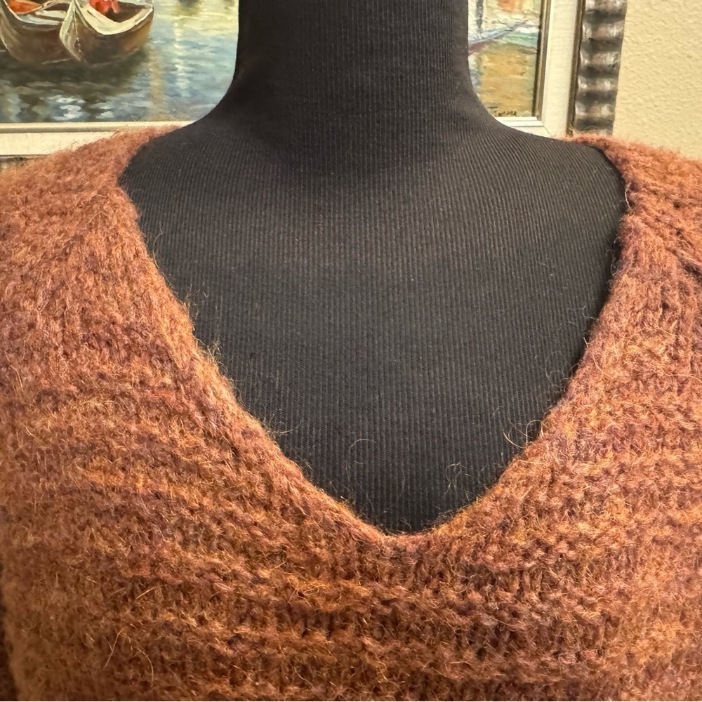 MOHAIR AND WOOL BIANCA B Italian Made V Neck Fluffy Sweater Size MED Cozy EUC - Picture 9 of 16